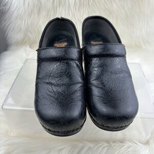 DANSKO XP CLOGS SHOES SIZE 37– 7W